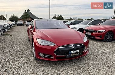 Лифтбек Tesla Model S 2016 в Ивано-Франковске