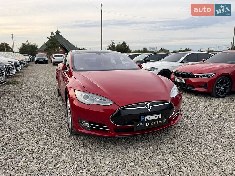 Лифтбек Tesla Model S 2016 в Ивано-Франковске