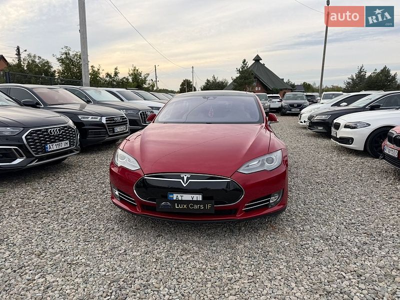 Ліфтбек Tesla Model S 2016 в Івано-Франківську