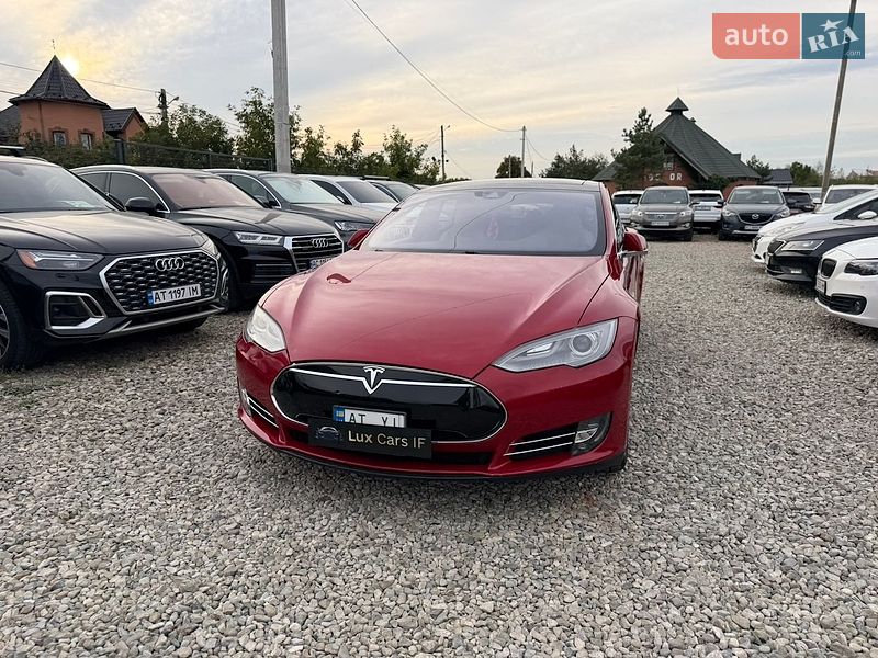 Лифтбек Tesla Model S 2016 в Ивано-Франковске
