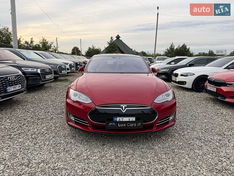 Лифтбек Tesla Model S 2016 в Ивано-Франковске