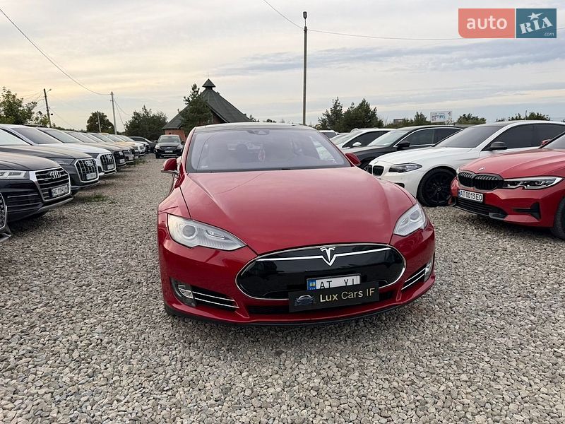 Лифтбек Tesla Model S 2016 в Ивано-Франковске