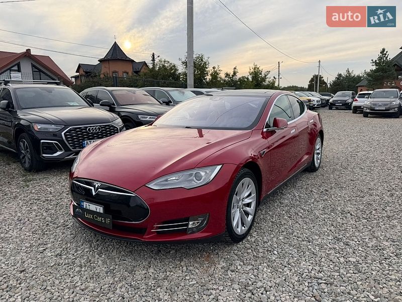 Лифтбек Tesla Model S 2016 в Ивано-Франковске
