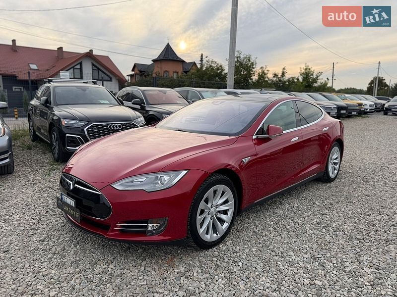 Лифтбек Tesla Model S 2016 в Ивано-Франковске