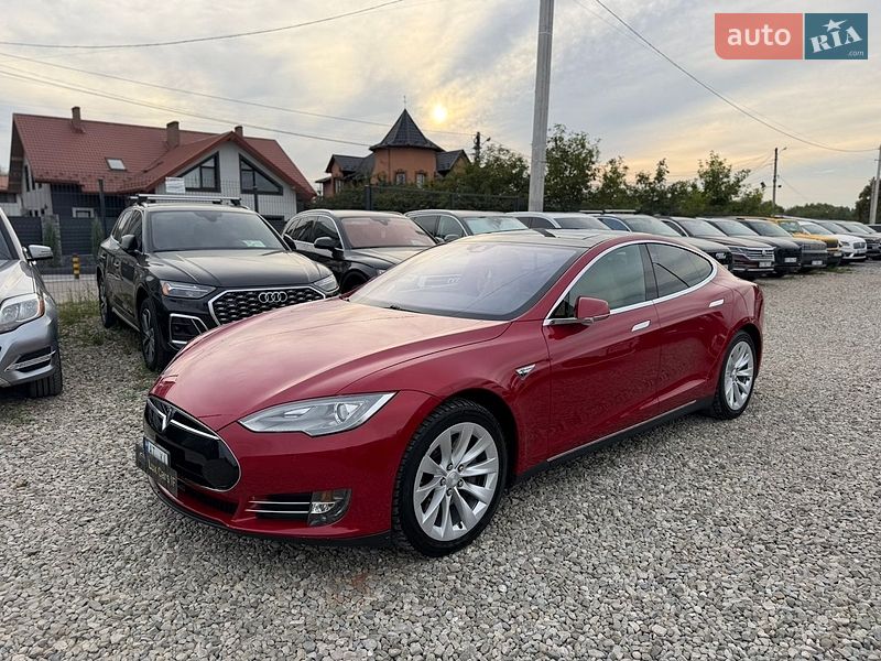 Лифтбек Tesla Model S 2016 в Ивано-Франковске
