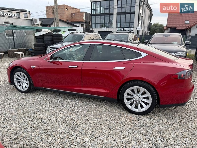 Ліфтбек Tesla Model S 2016 в Івано-Франківську