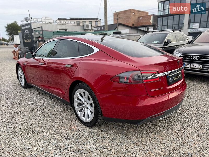 Лифтбек Tesla Model S 2016 в Ивано-Франковске