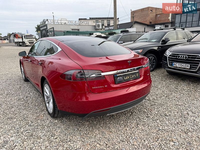 Лифтбек Tesla Model S 2016 в Ивано-Франковске