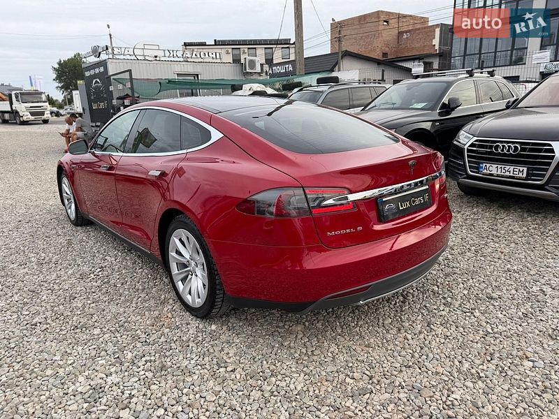 Лифтбек Tesla Model S 2016 в Ивано-Франковске