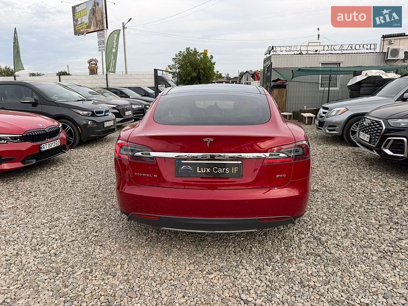 Ліфтбек Tesla Model S 2016 в Івано-Франківську