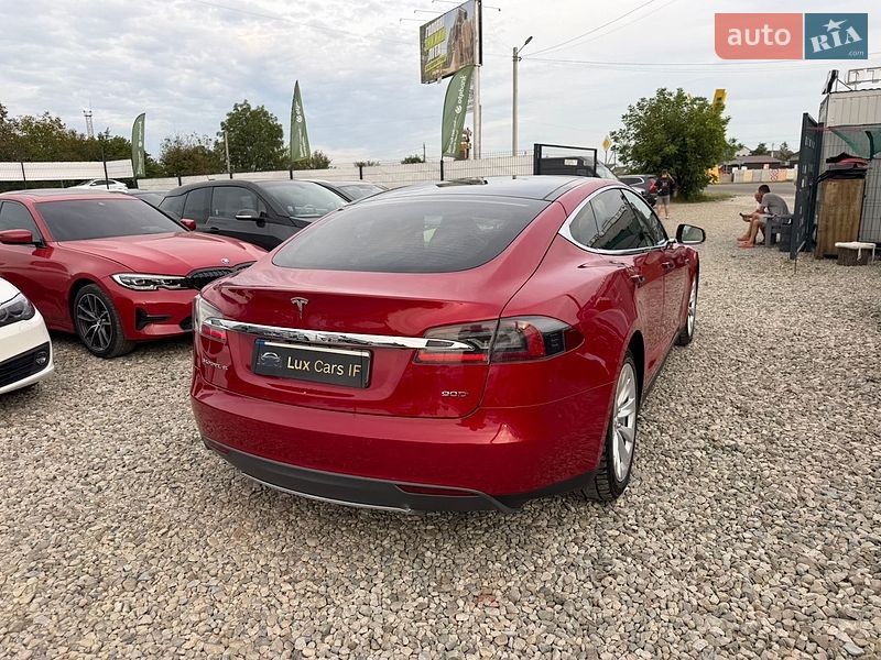Лифтбек Tesla Model S 2016 в Ивано-Франковске