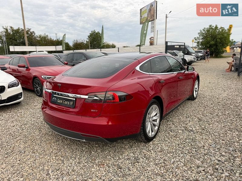 Лифтбек Tesla Model S 2016 в Ивано-Франковске
