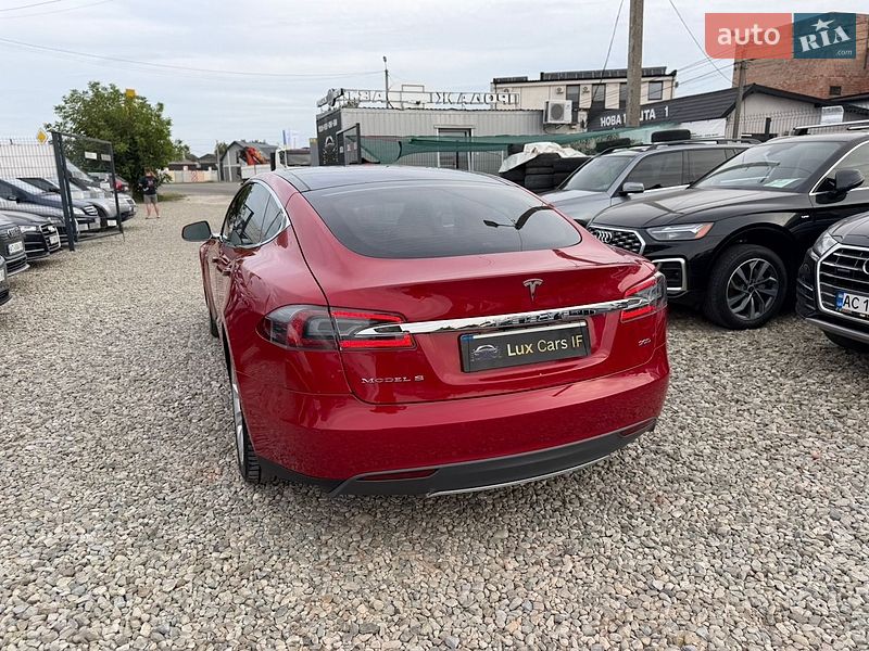 Лифтбек Tesla Model S 2016 в Ивано-Франковске