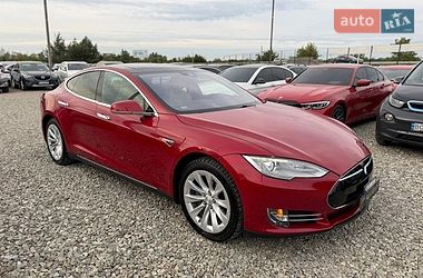 Лифтбек Tesla Model S 2016 в Ивано-Франковске