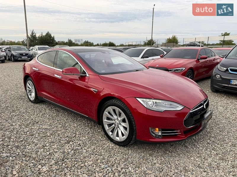 Лифтбек Tesla Model S 2016 в Ивано-Франковске