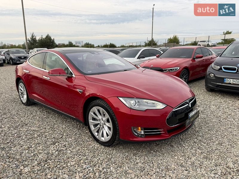 Лифтбек Tesla Model S 2016 в Ивано-Франковске
