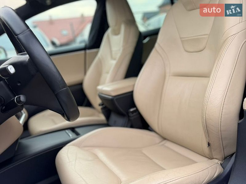 Ліфтбек Tesla Model S 2016 в Івано-Франківську