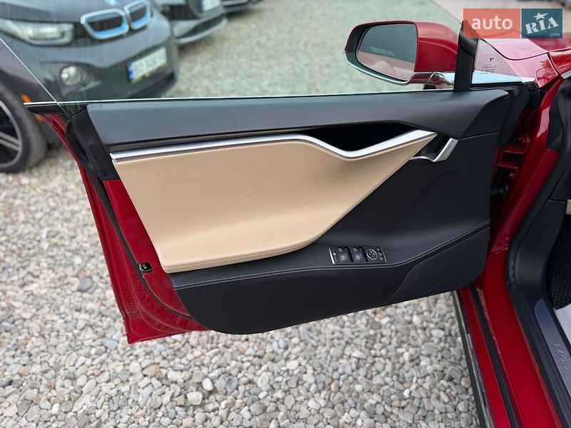 Лифтбек Tesla Model S 2016 в Ивано-Франковске
