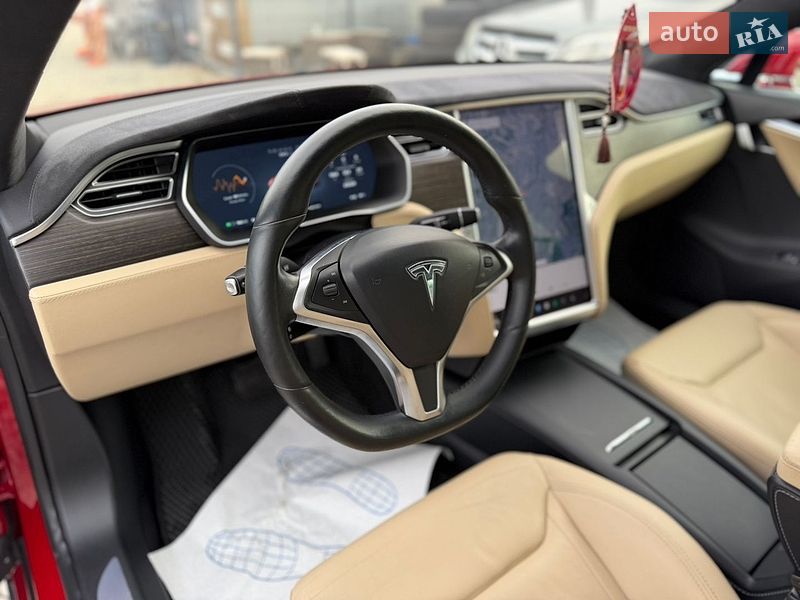 Ліфтбек Tesla Model S 2016 в Івано-Франківську