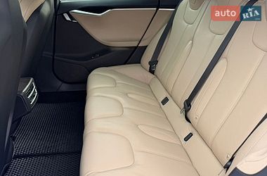 Лифтбек Tesla Model S 2016 в Ивано-Франковске