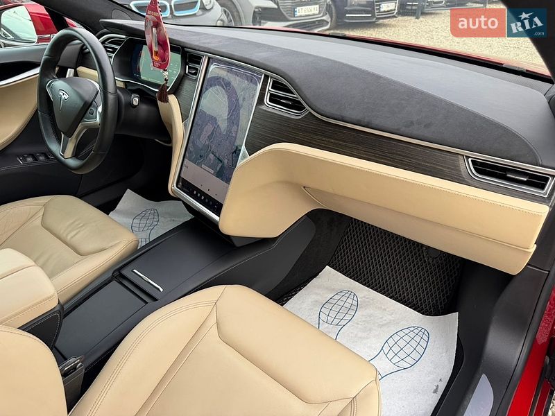 Лифтбек Tesla Model S 2016 в Ивано-Франковске