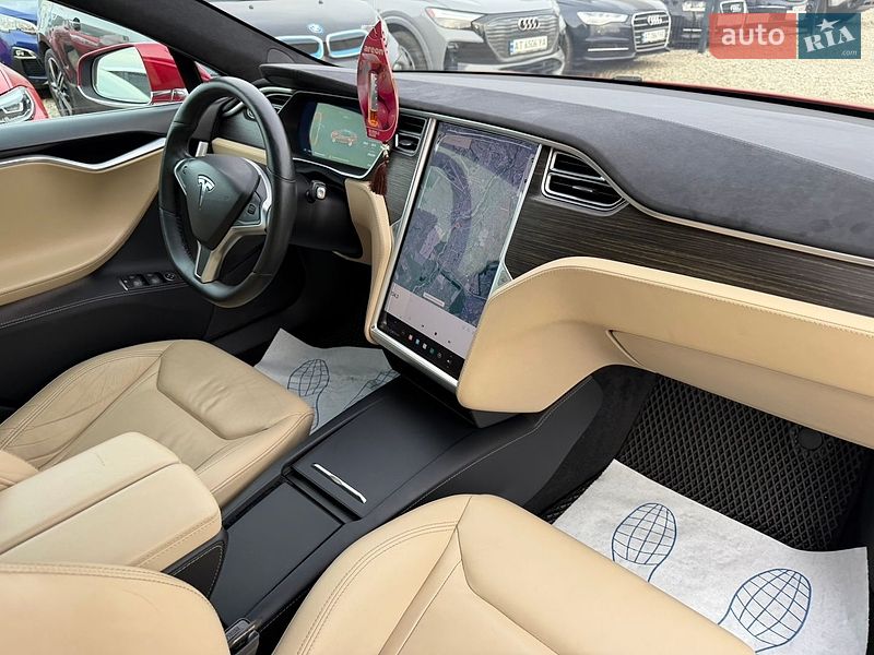 Лифтбек Tesla Model S 2016 в Ивано-Франковске