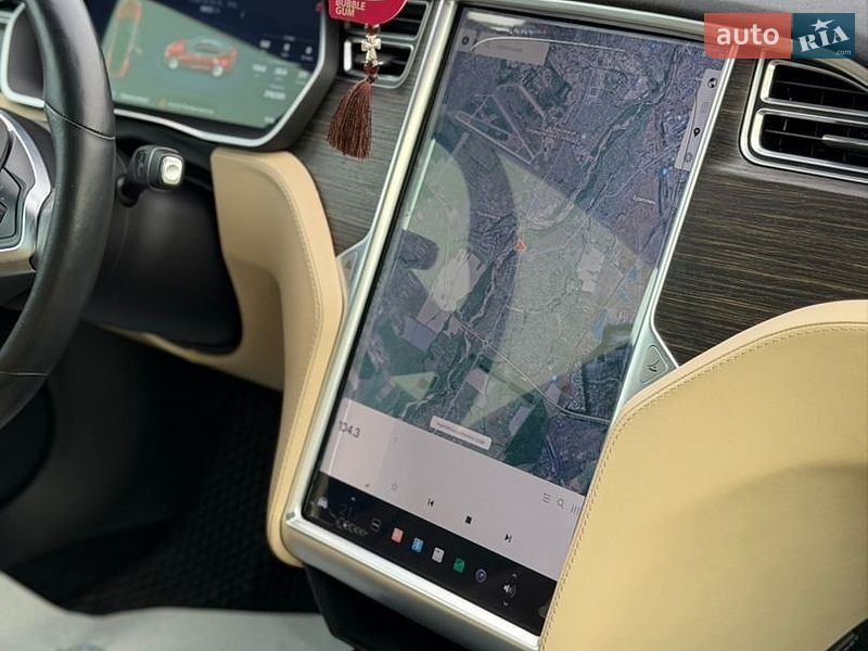 Лифтбек Tesla Model S 2016 в Ивано-Франковске