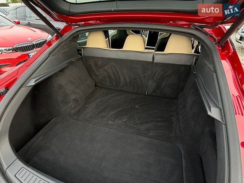 Лифтбек Tesla Model S 2016 в Ивано-Франковске