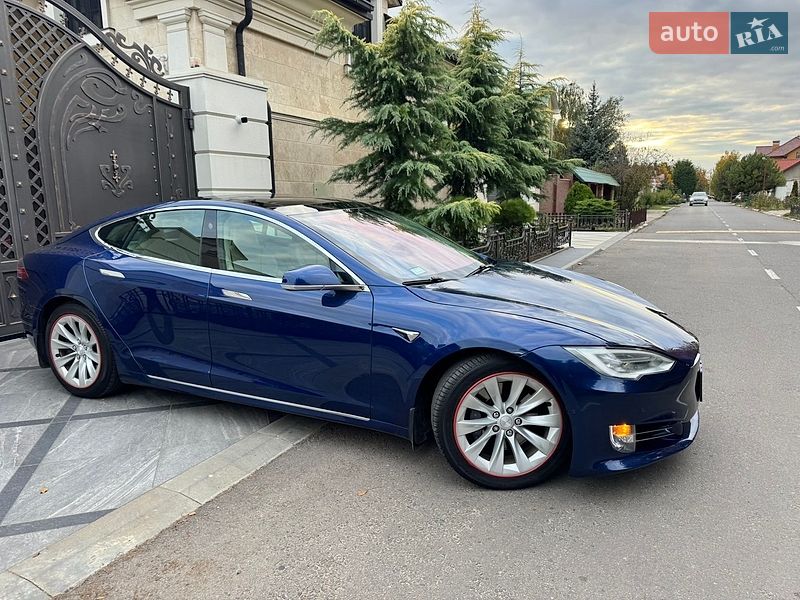 Ліфтбек Tesla Model S 2017 в Одесі
