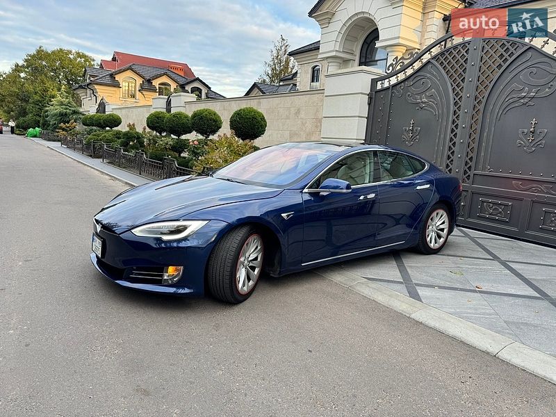 Ліфтбек Tesla Model S 2017 в Одесі
