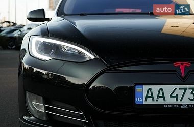 Ліфтбек Tesla Model S 2015 в Києві