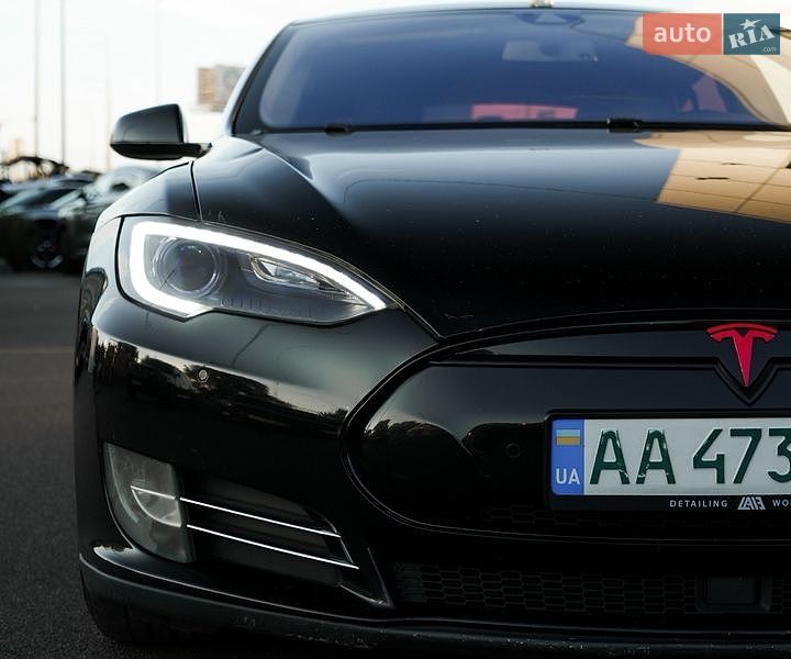 Ліфтбек Tesla Model S 2015 в Києві