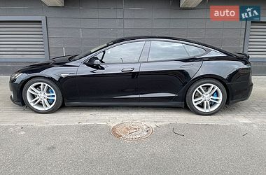Ліфтбек Tesla Model S 2015 в Києві