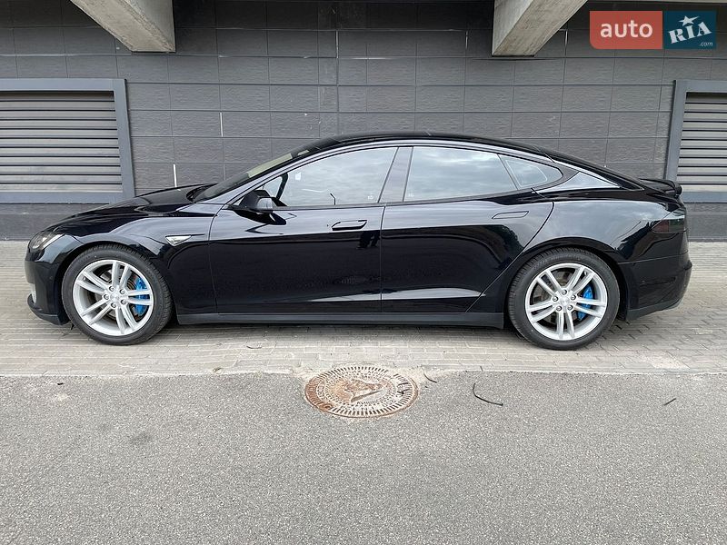 Ліфтбек Tesla Model S 2015 в Києві