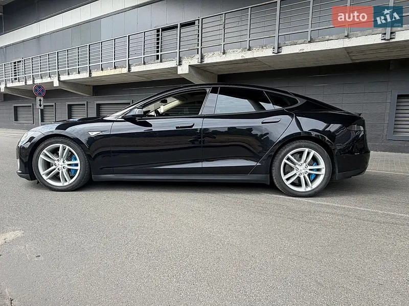 Tesla Model S 2015