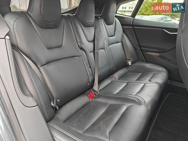 Ліфтбек Tesla Model S 2018 в Львові