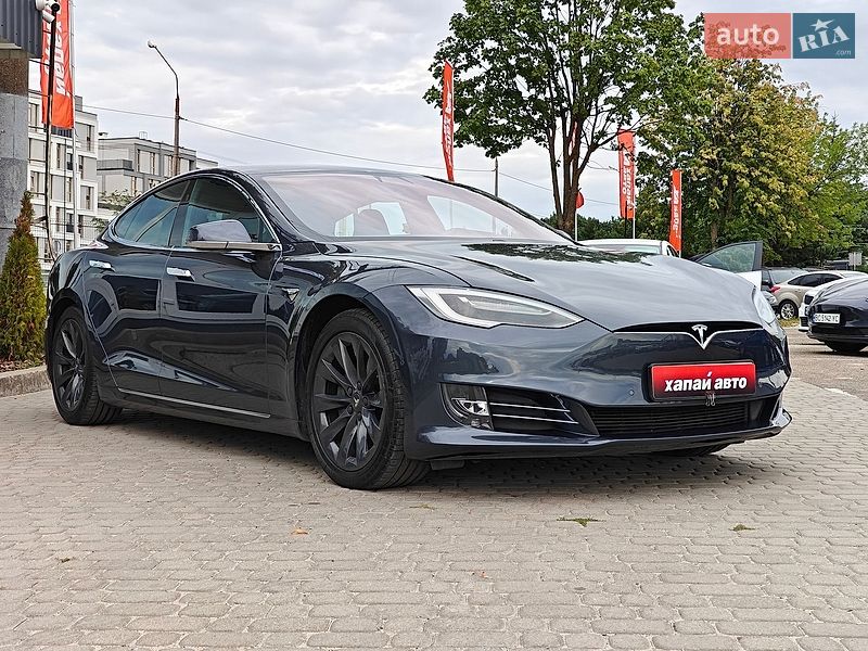 Ліфтбек Tesla Model S 2018 в Львові
