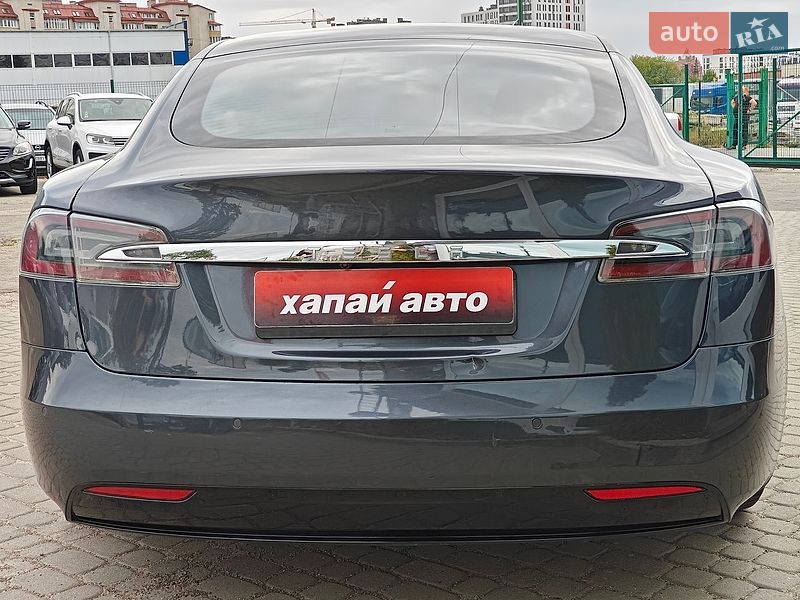 Ліфтбек Tesla Model S 2018 в Львові