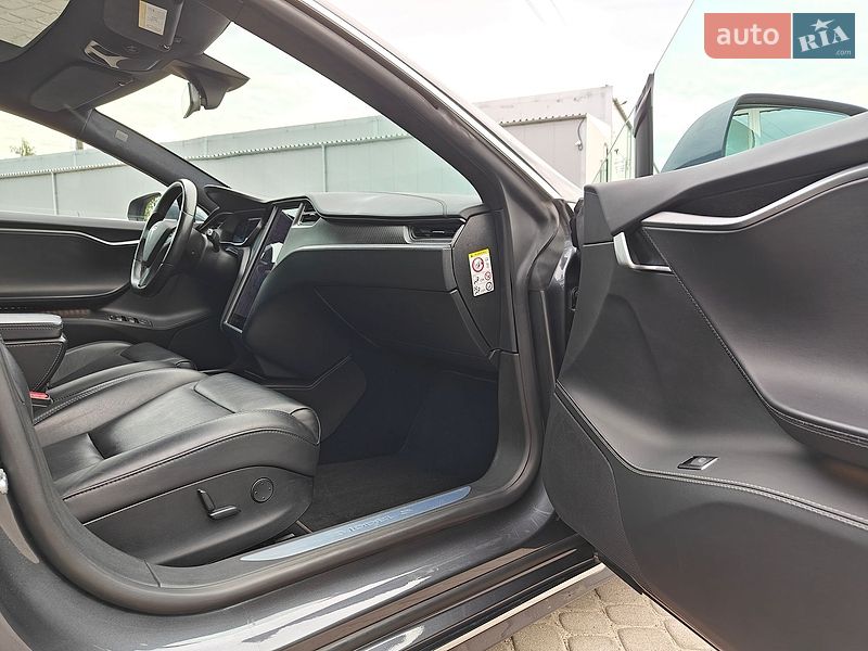 Ліфтбек Tesla Model S 2018 в Львові