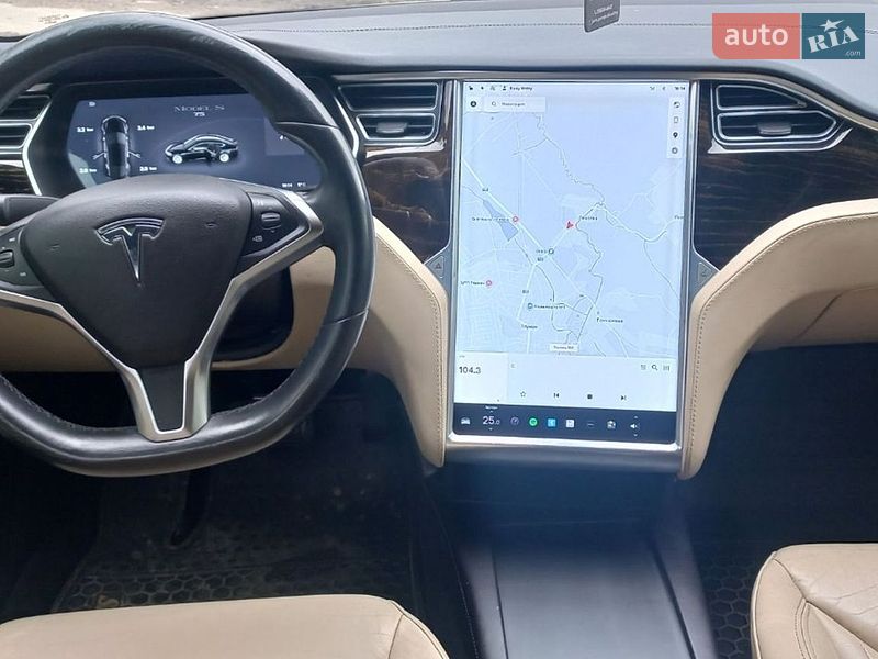 Ліфтбек Tesla Model S 2016 в Івано-Франківську