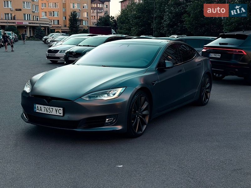 Ліфтбек Tesla Model S 2017 в Києві