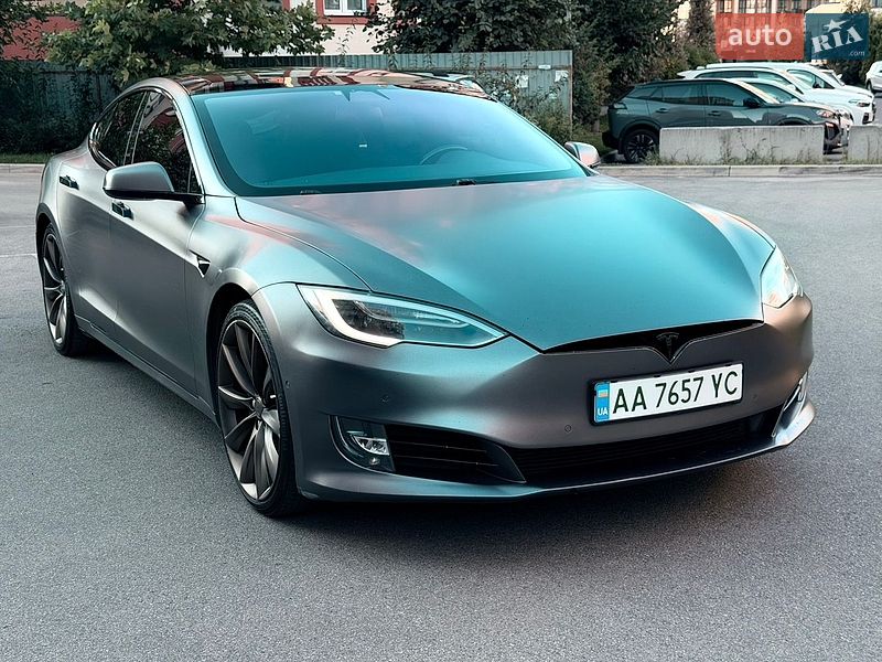 Ліфтбек Tesla Model S 2017 в Києві