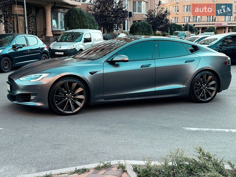 Ліфтбек Tesla Model S 2017 в Києві
