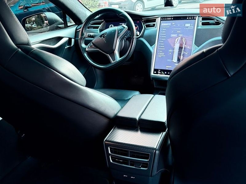 Ліфтбек Tesla Model S 2017 в Києві