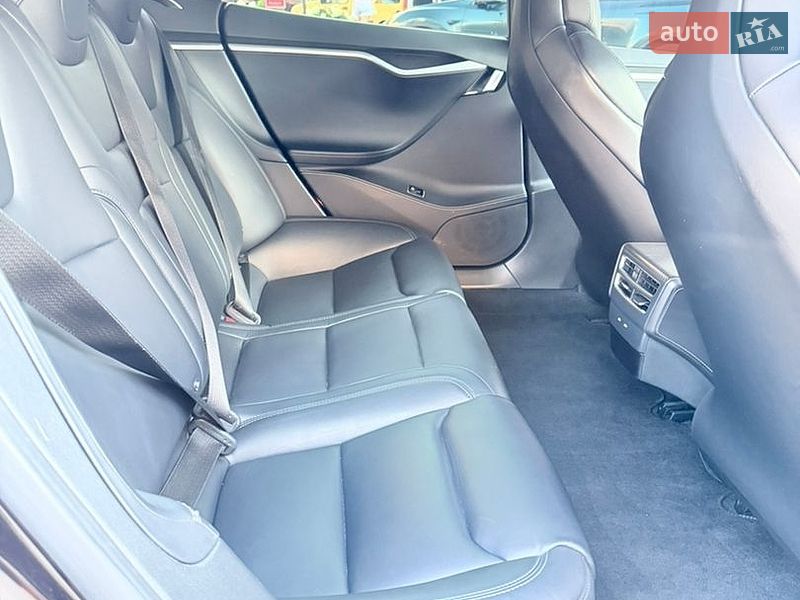 Ліфтбек Tesla Model S 2017 в Києві