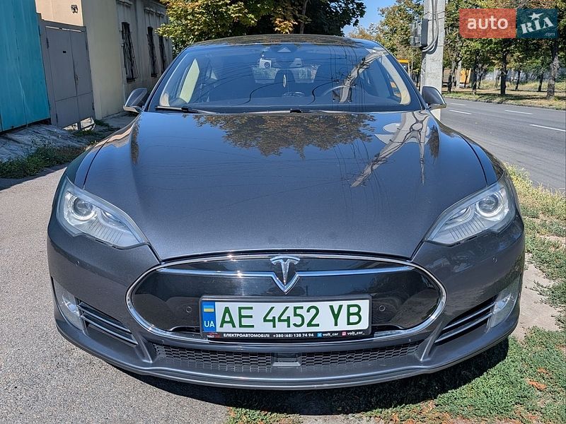 Ліфтбек Tesla Model S 2014 в Дніпрі