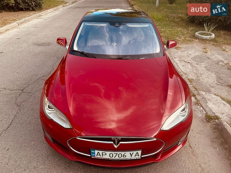 Ліфтбек Tesla Model S 2016 в Запоріжжі