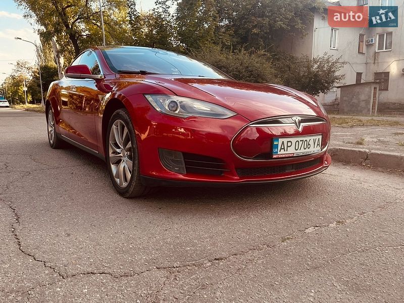 Ліфтбек Tesla Model S 2016 в Запоріжжі
