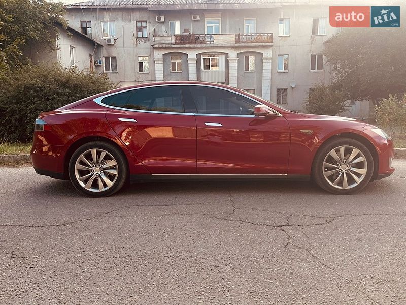 Ліфтбек Tesla Model S 2016 в Запоріжжі