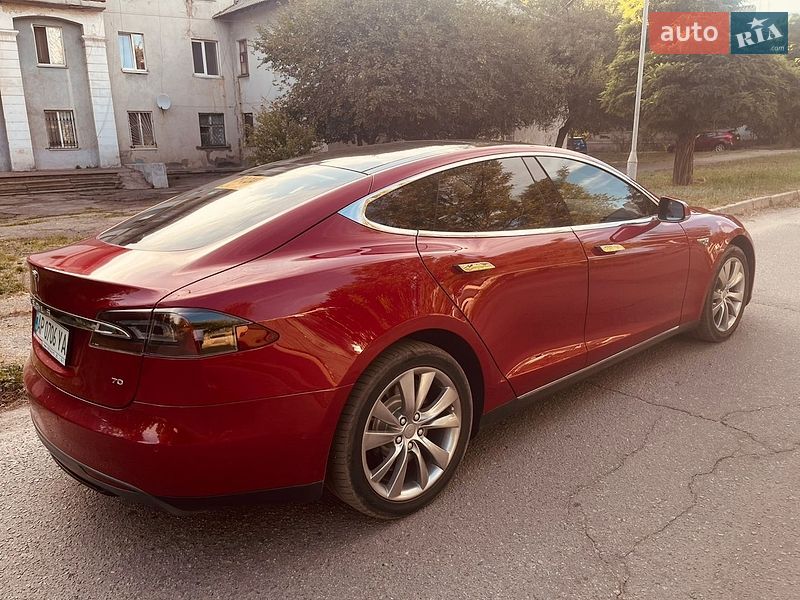 Ліфтбек Tesla Model S 2016 в Запоріжжі